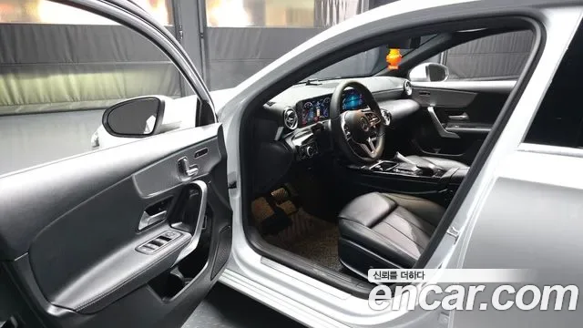 Mercedes-Benz A-Class A220, миниатюра 3