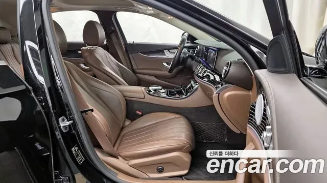 Mercedes-Benz E-Class E450 4MATIC, миниатюра 9
