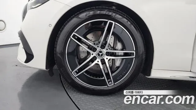 Mercedes-Benz E-Class E300 4MATIC AMG Line, миниатюра 12