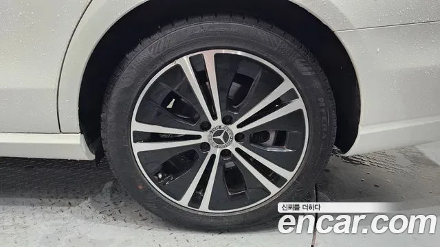 Mercedes-Benz E-Class E250, миниатюра 20