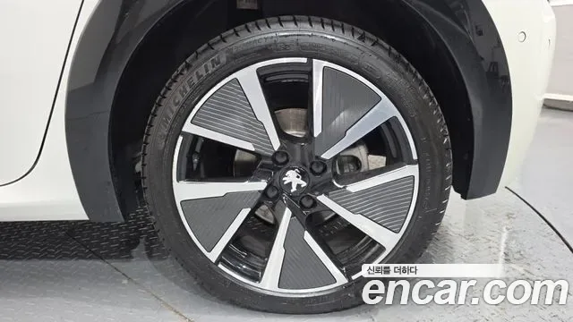 Peugeot E-208 GT Line, миниатюра 14