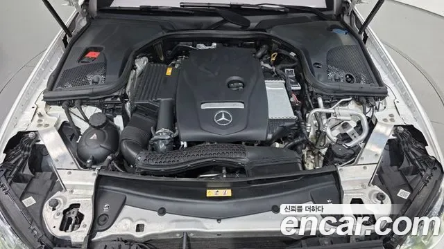 Mercedes-Benz E-Class E300, миниатюра 17