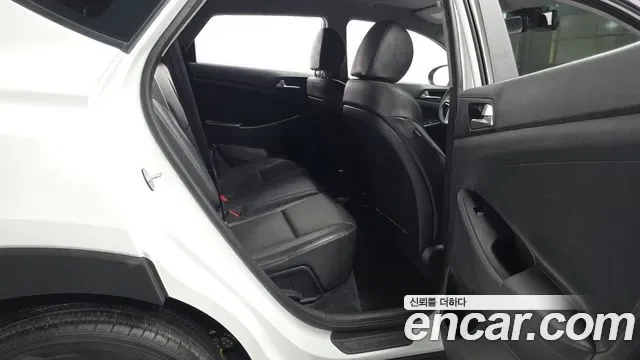 Hyundai TUCSON дизель 2.0 2WD, миниатюра 11