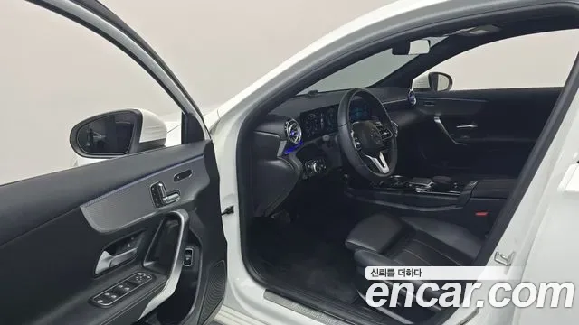 Mercedes-Benz A-Class A220, миниатюра 13
