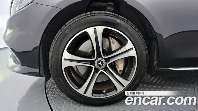 Mercedes-Benz E-Class E300 4MATIC, миниатюра 8