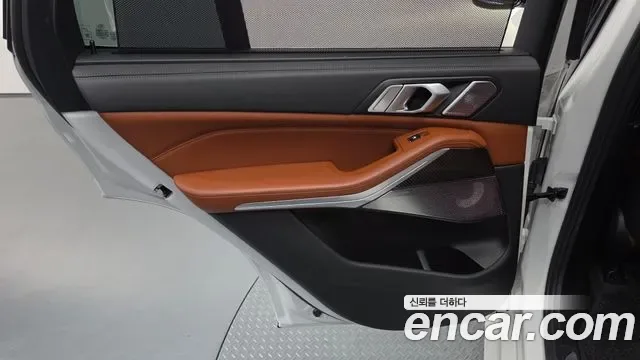 BMW X5 M50i, миниатюра 10