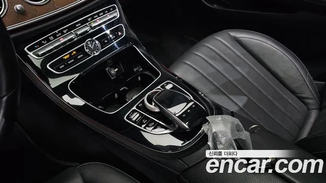 Mercedes-Benz E-Class E300 4MATIC, миниатюра 5