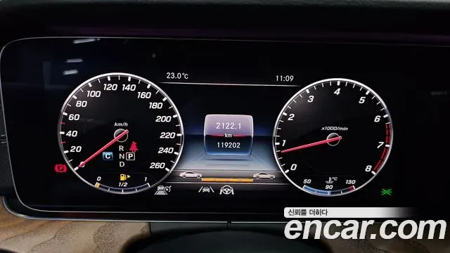 Mercedes-Benz E-Class E300 4MATIC, миниатюра 3