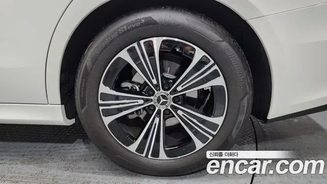 Mercedes-Benz E-Class E200, миниатюра 3