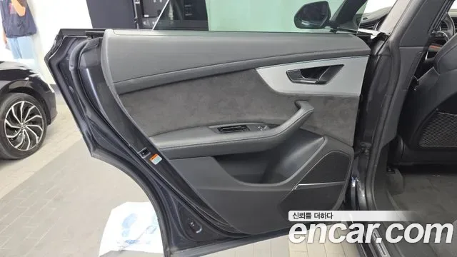 Audi Q8 55 TFSI Premium, миниатюра 4
