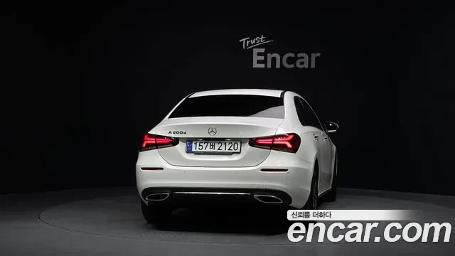 Mercedes-Benz A-Class A200d, миниатюра 17