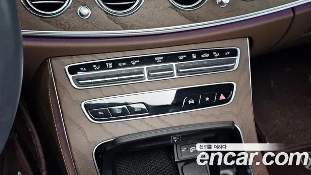 Mercedes-Benz E-Class E300e 4MATIC, миниатюра 24