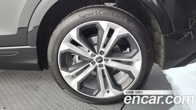 Audi Q8 55 TFSI Premium, миниатюра 3