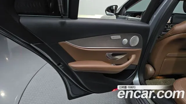 Mercedes-Benz E-Class E300 4MATIC AMG Line, миниатюра 13