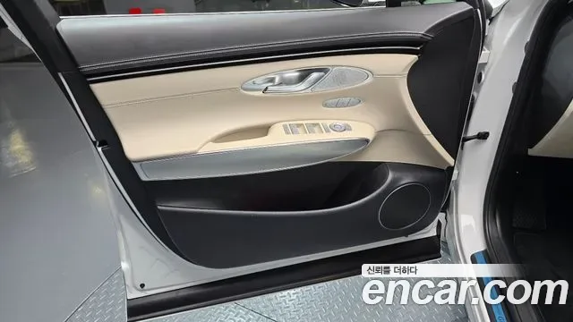 Genesis GV70 2.5T бензин 2WD ( ), миниатюра 3