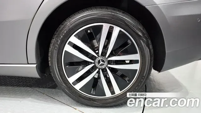 Mercedes-Benz A-Class A200d, миниатюра 2