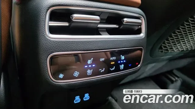 Genesis GV70 2.5T бензин 2WD ( ), миниатюра 3