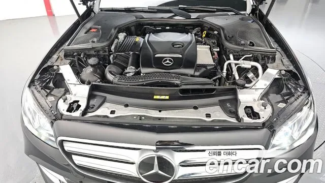 Mercedes-Benz E-Class E300 4MATIC AMG Line, миниатюра 8