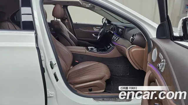 Mercedes-Benz E-Class E300 4MATIC, миниатюра 17