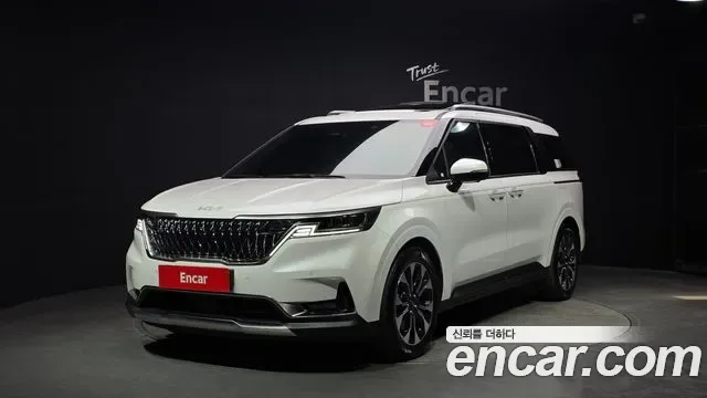 Kia Carnival бензин 7 мест Signature