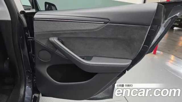 Tesla Y AWD, миниатюра 3