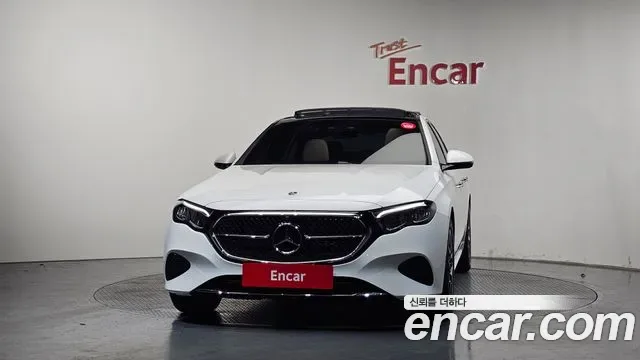 Mercedes-Benz E-Class E200, миниатюра 20