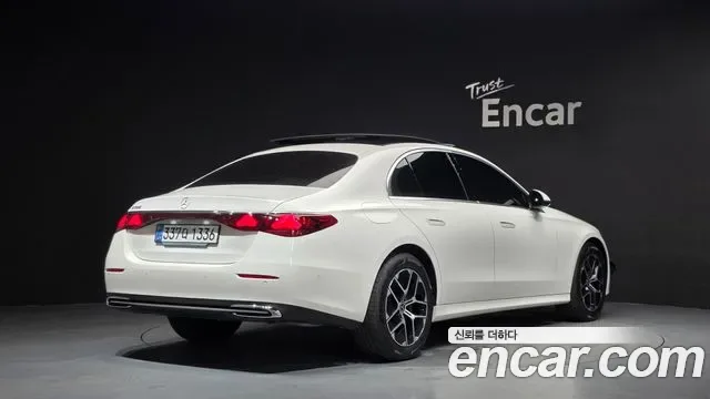Mercedes-Benz E-Class E200, миниатюра 16