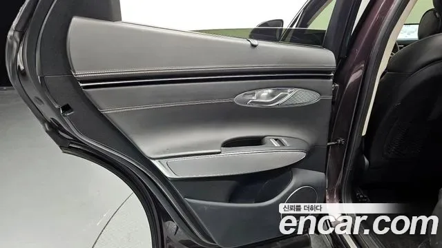 Genesis GV70 e-AWD, миниатюра 9