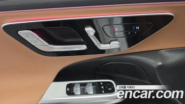 Mercedes-Benz E-Class E200, миниатюра 17