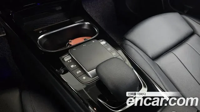 Mercedes-Benz A-Class A200d, миниатюра 3