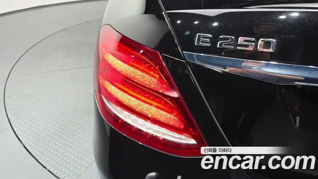 Mercedes-Benz E-Class E250, миниатюра 15