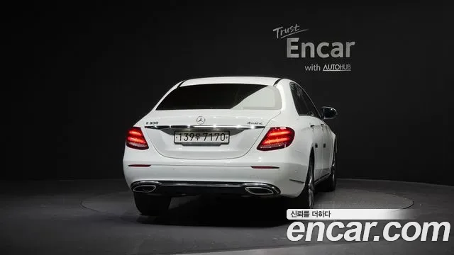 Mercedes-Benz E-Class E300 4MATIC, миниатюра 9