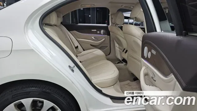 Mercedes-Benz E-Class E300 4MATIC, миниатюра 17