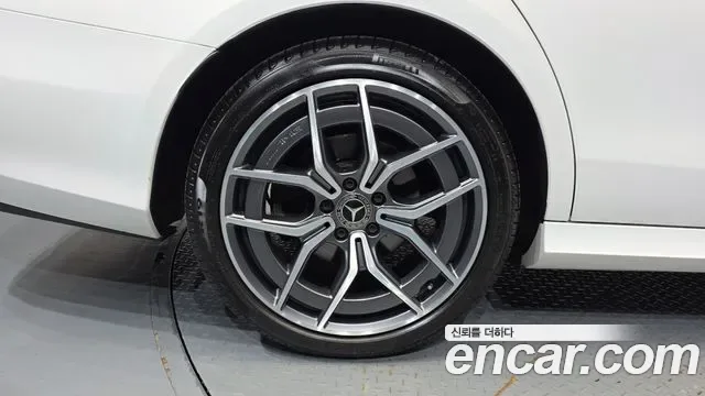 Mercedes-Benz E-Class E220d 4MATIC AMG Line, миниатюра 5