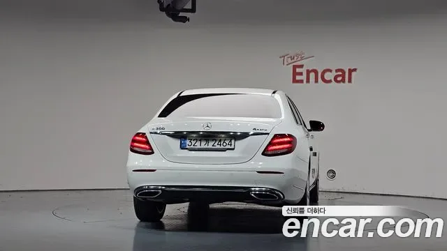Mercedes-Benz E-Class E300 4MATIC, миниатюра 25