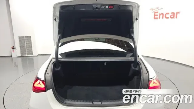 Mercedes-Benz E-Class E200, миниатюра 8