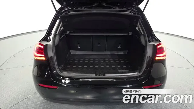 Mercedes-Benz A-Class A220, миниатюра 3