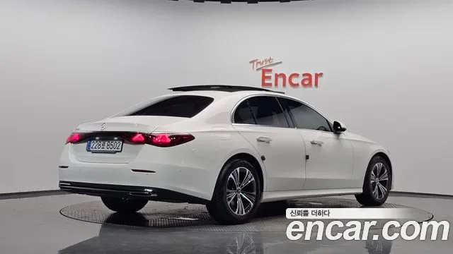 Mercedes-Benz E-Class E200, миниатюра 13