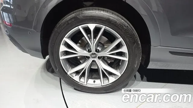 Audi Q8 55 TFSI Premium, миниатюра 3