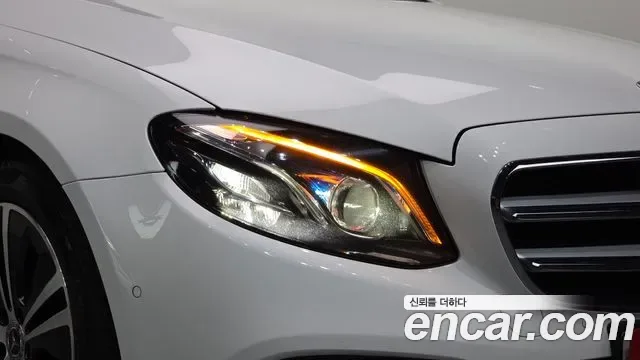 Mercedes-Benz E-Class E300, миниатюра 16