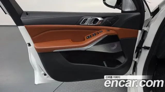 BMW X5 M50i, миниатюра 13