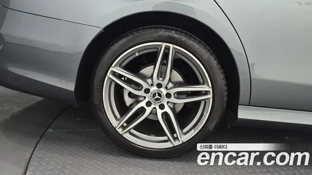 Mercedes-Benz E-Class E300 4MATIC AMG Line, миниатюра 30