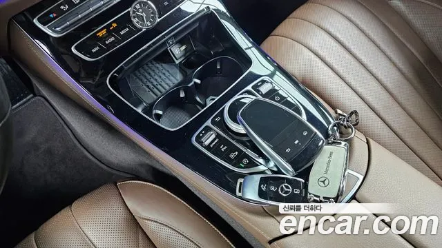 Mercedes-Benz E-Class E300 4MATIC, миниатюра 5