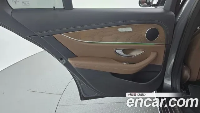 Mercedes-Benz E-Class E250, миниатюра 16