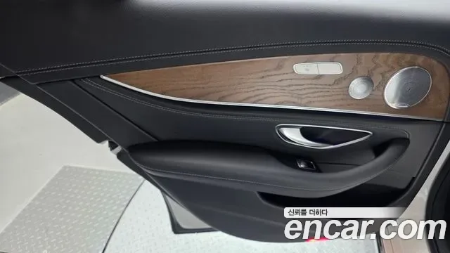 Mercedes-Benz E-Class E300 4MATIC, миниатюра 14