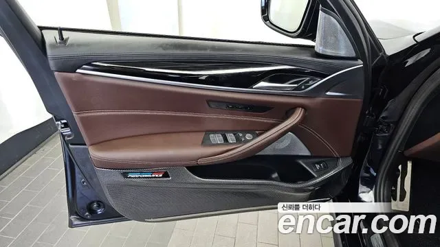 BMW 5 (G30) M550i xDrive, миниатюра 8