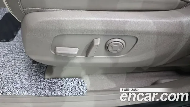 Kia Carnival бензин 4 мест Signature, миниатюра 8
