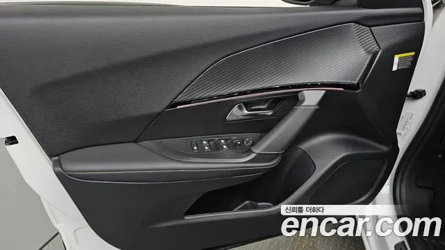 Peugeot E-2008 EV GT, миниатюра 30