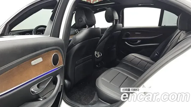 Mercedes-Benz E-Class E250, миниатюра 16