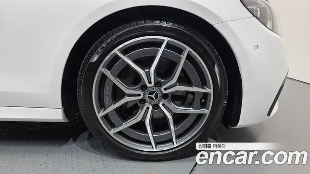 Mercedes-Benz E-Class E220d 4MATIC AMG Line, миниатюра 6
